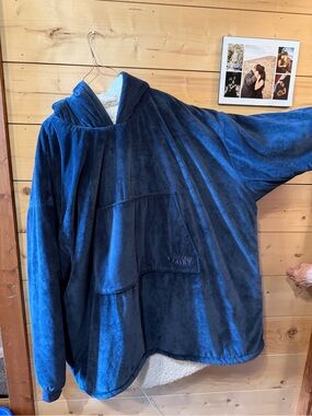 The Comfy Plush Wearable Blanket Hoodie in Deep Navy and White